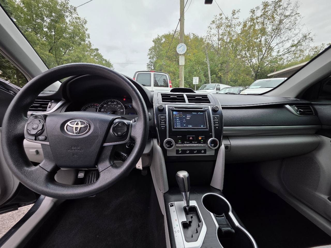 Used 2012 Toyota Camry LE FWD image 13