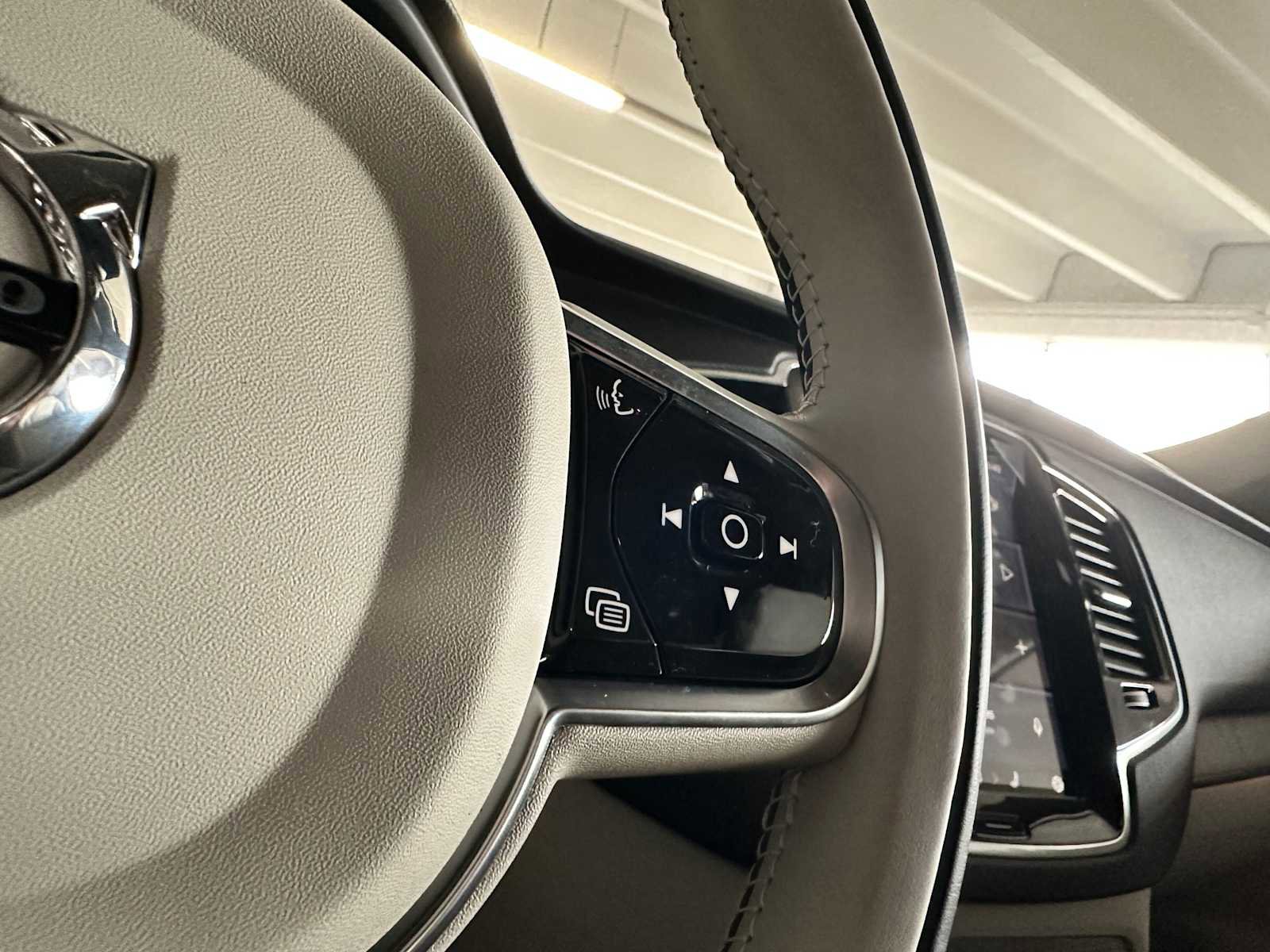 Used 2023 Volvo XC90 B5 Plus w/ Protection Package Premier image 22