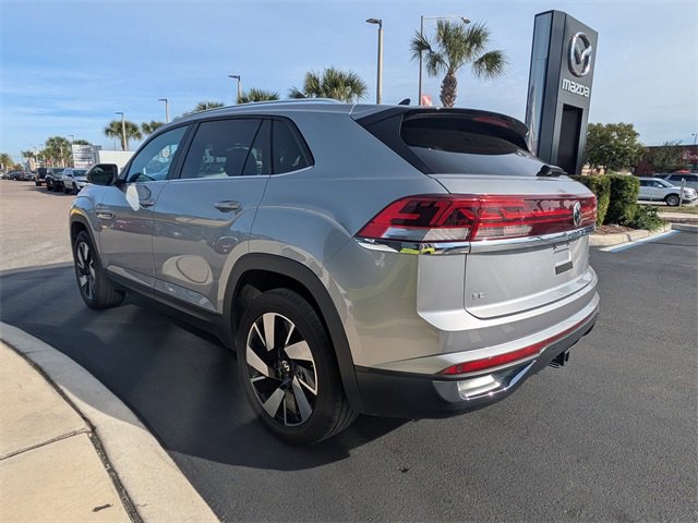 Used 2024 Volkswagen Atlas Cross Sport SE image 5