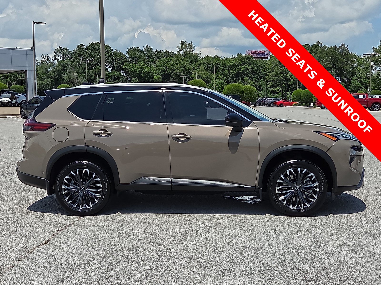 Used 2025 Nissan Rogue SL w/ Tech Package FWD image 6