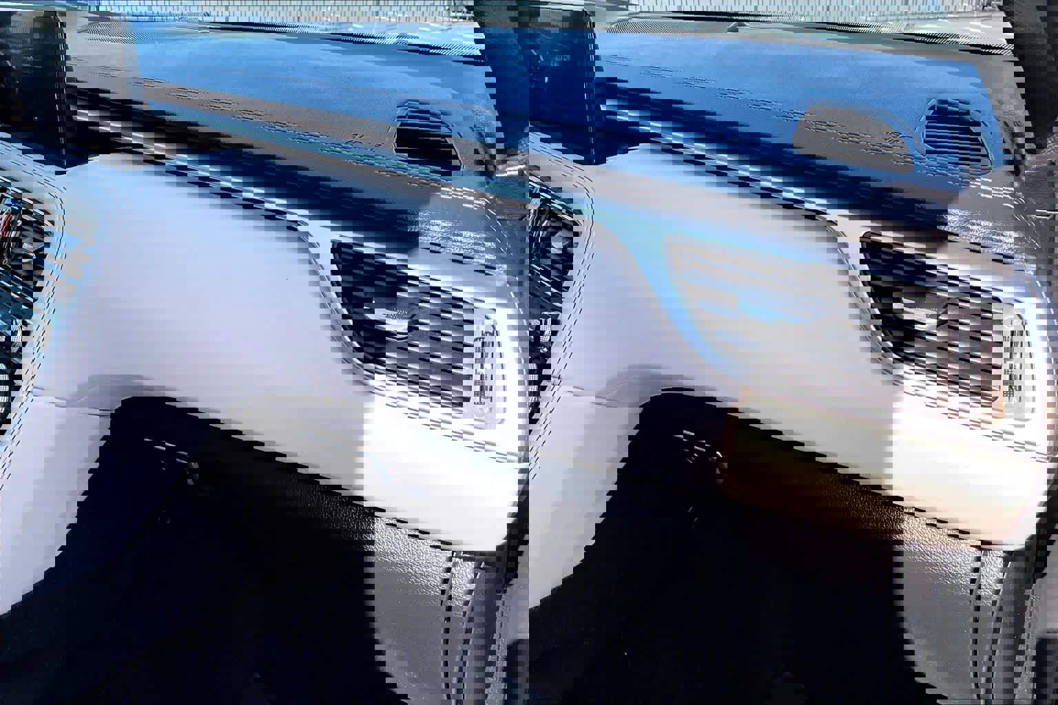 Used 2023 Genesis G70 2.0T w/ Sport Prestige Package image 18