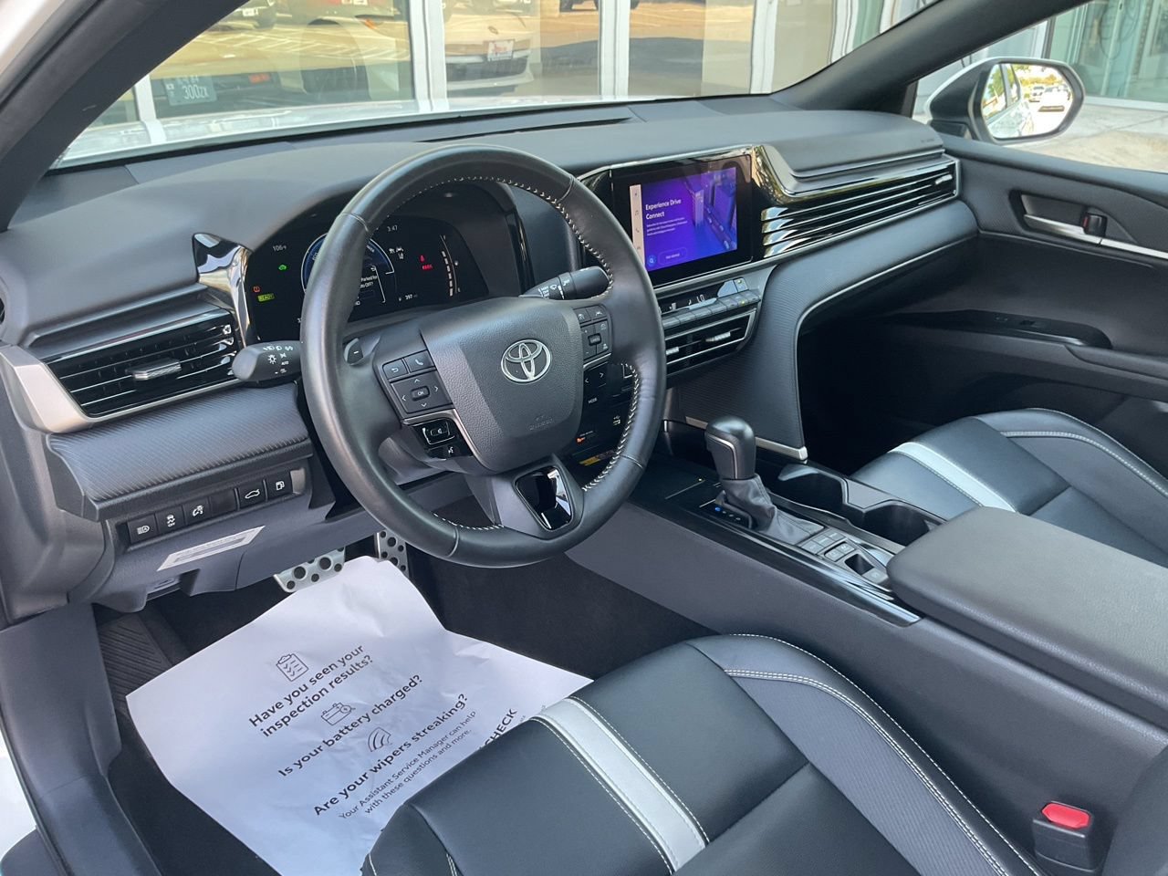 Used 2025 Toyota Camry SE FWD image 9