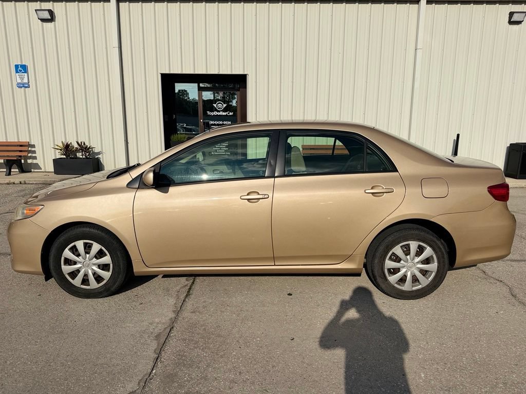 Used 2011 Toyota Corolla LE FWD image 2