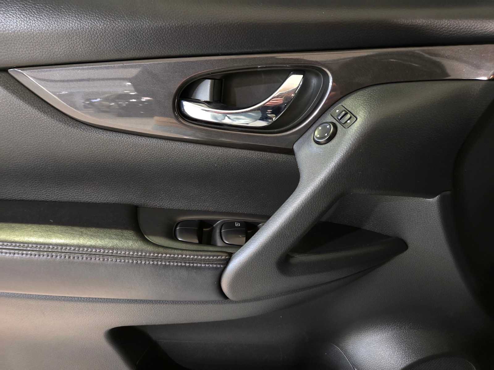 Used 2019 Nissan Rogue SV FWD image 21