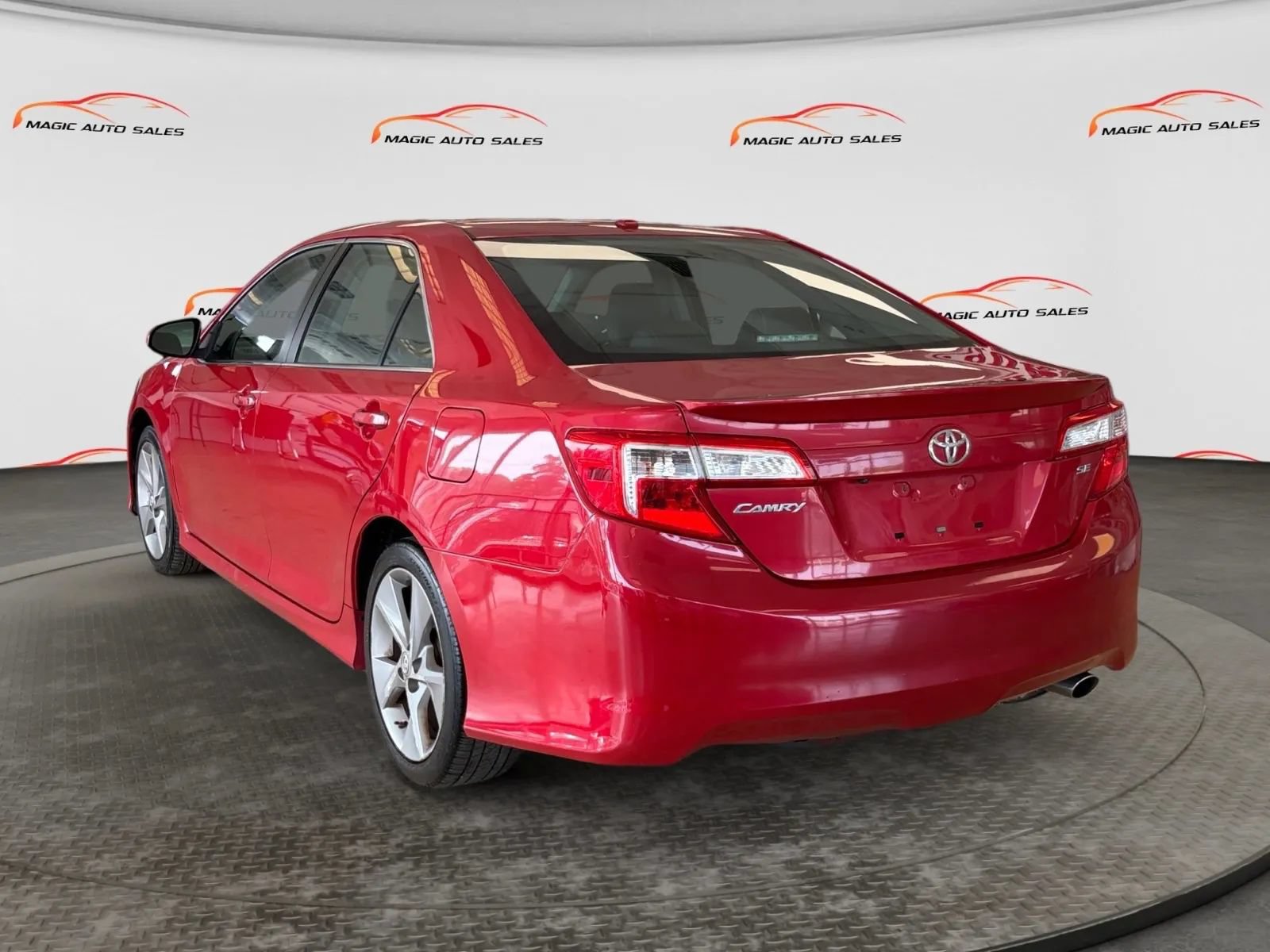 Used 2014 Toyota Camry SE FWD image 8