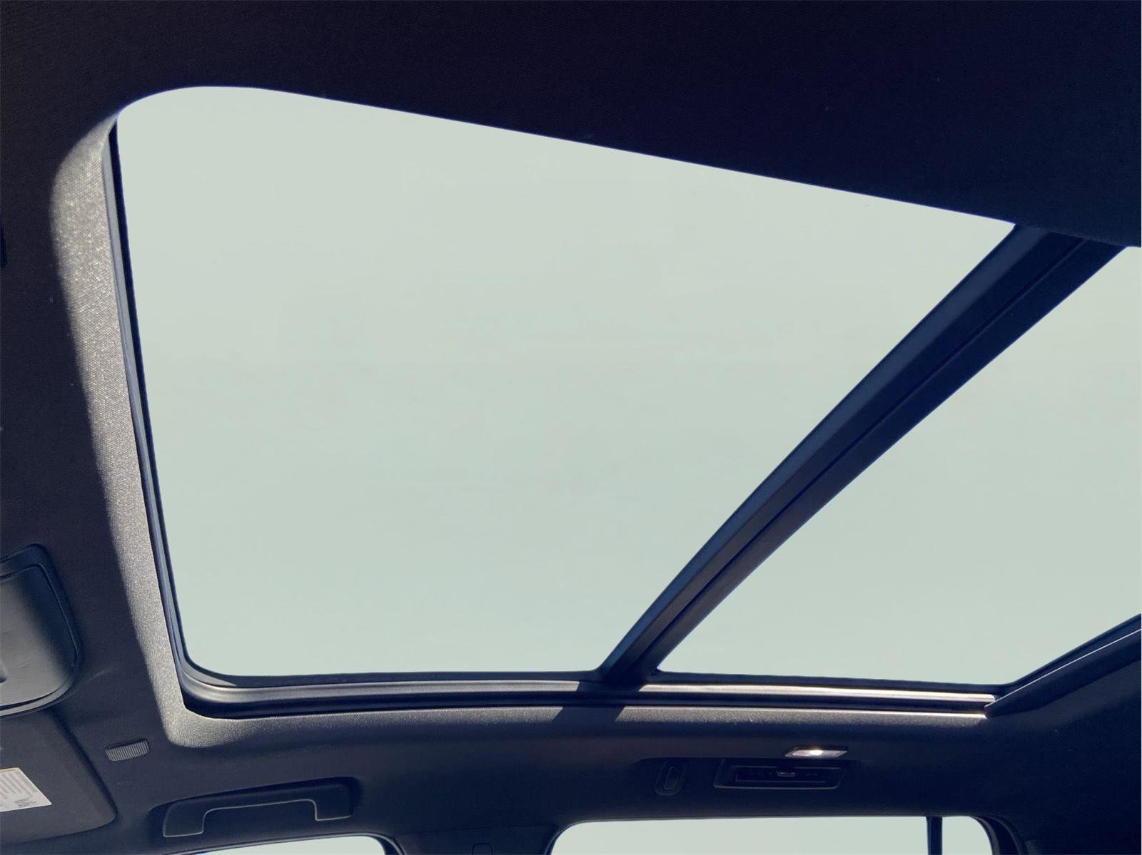 Used 2023 Chevrolet Suburban RST w/ Luxury Package AWD/4WD image 34