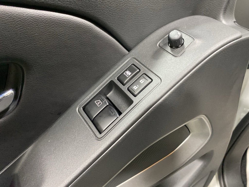 Used 2025 Nissan Frontier SV image 15