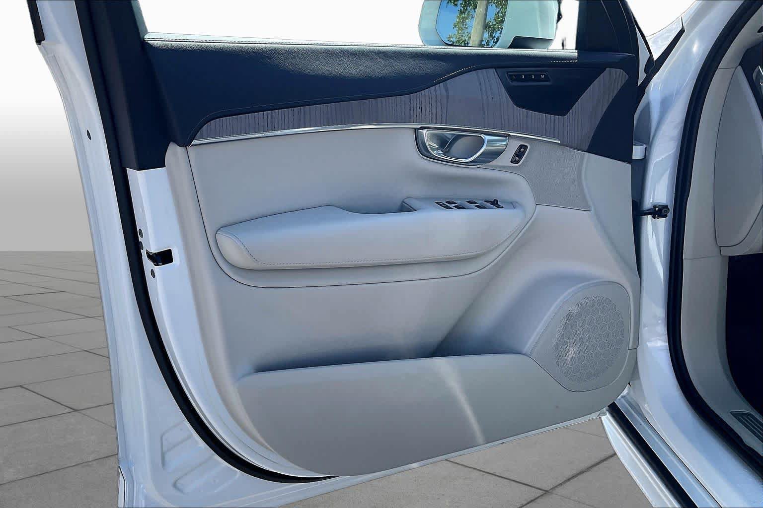 Used 2023 Volvo XC90 B6 Ultimate AWD/4WD image 24