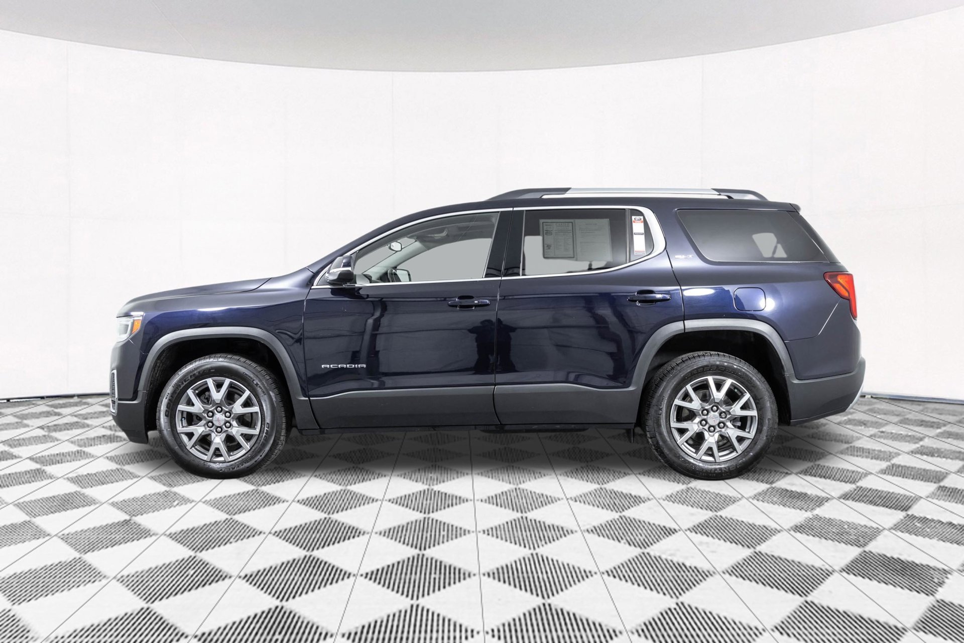 Used 2021 GMC Acadia SLT w/ Preferred Package AWD/4WD image 16