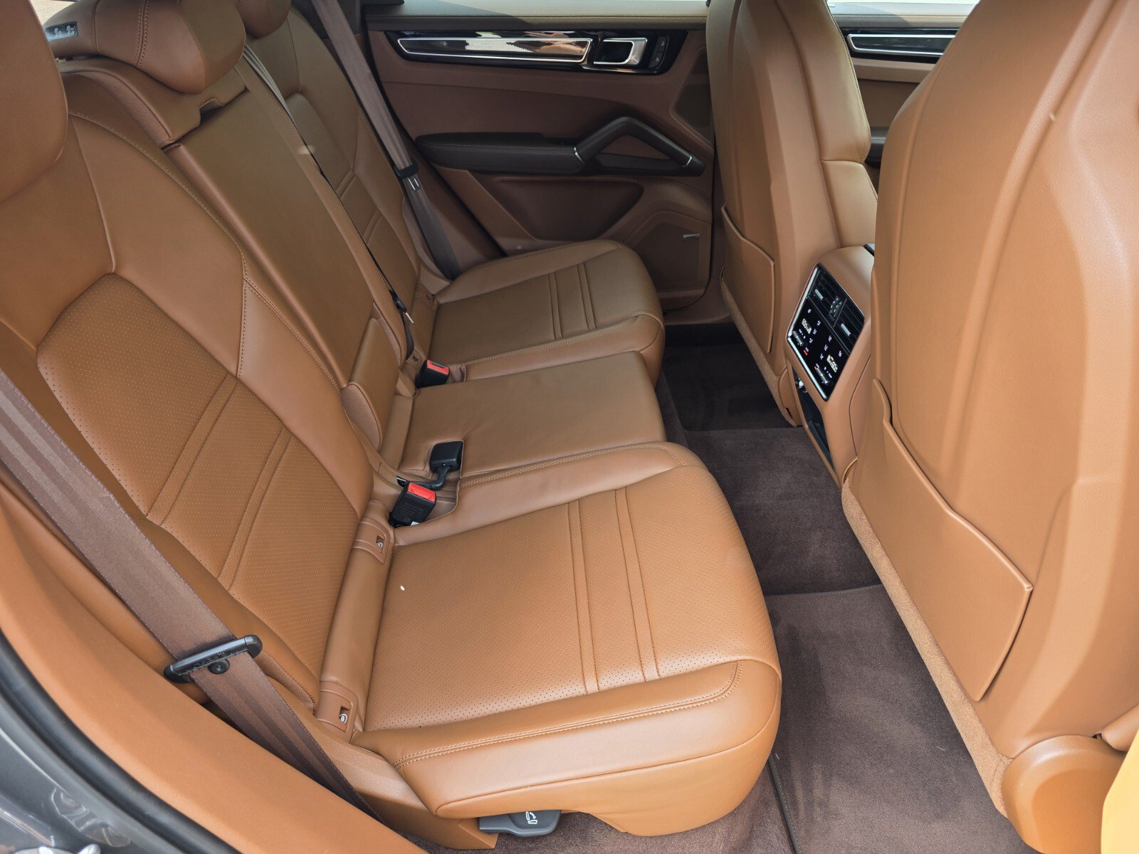 Used 2023 Porsche Cayenne GTS AWD/4WD image 5