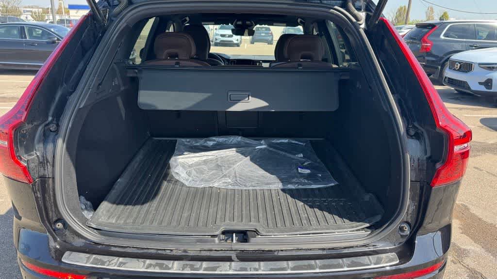 Used 2023 Volvo XC60 B5 Plus w/ Protection Package Premier FWD image 15