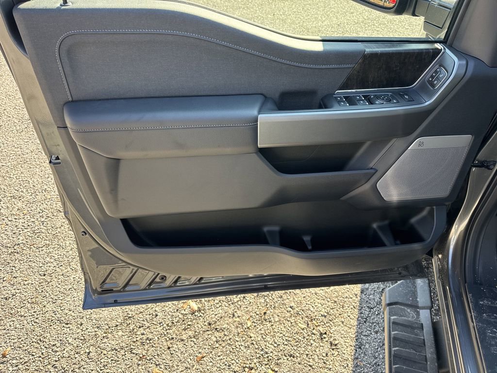 New 2026 Ford F250 Lariat w/ Black Appearance Package image 10