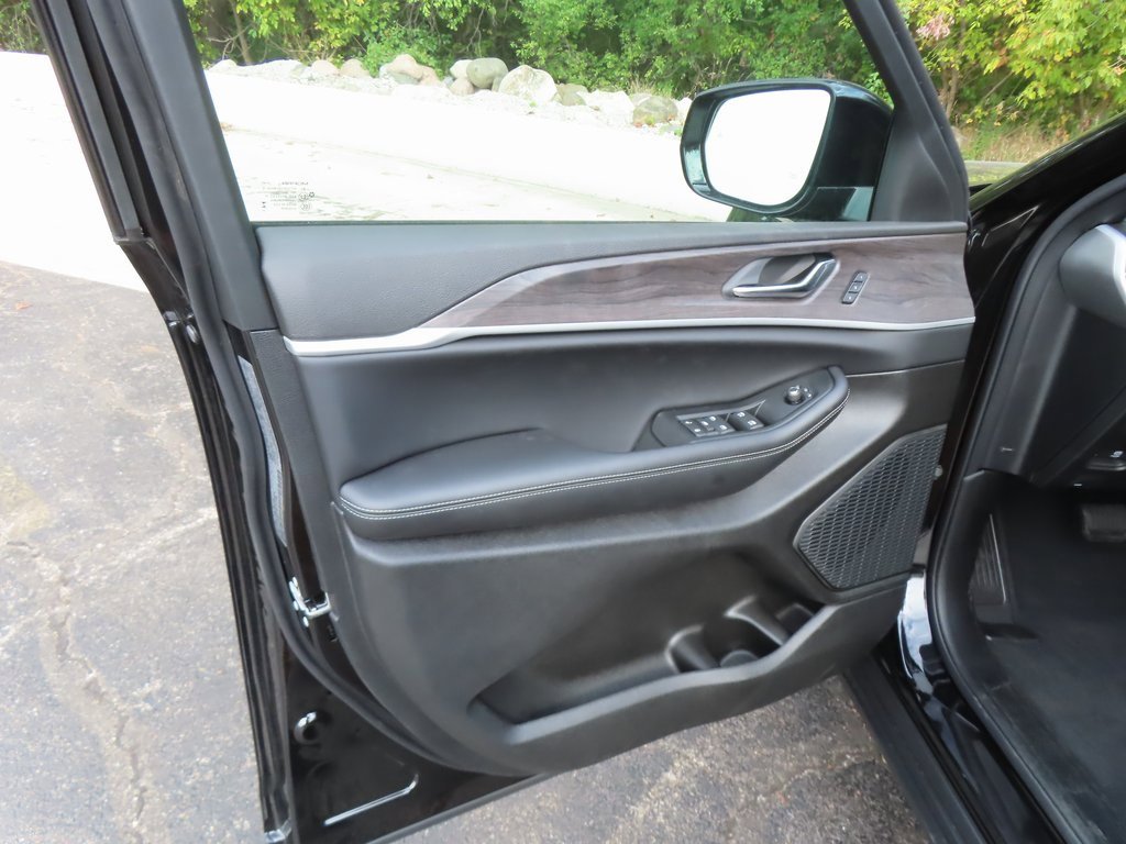 New 2025 Jeep Grand Cherokee Limited w/ Luxury Tech Group II image 21