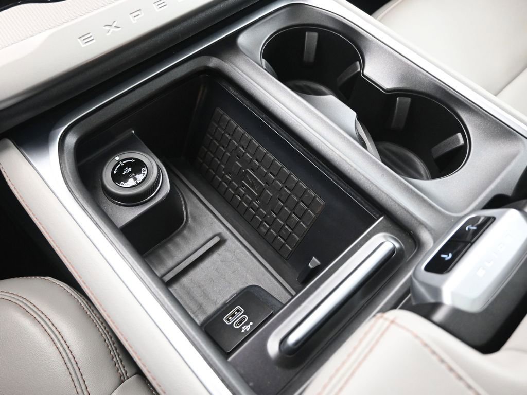 Used 2025 Ford Expedition Active image 19