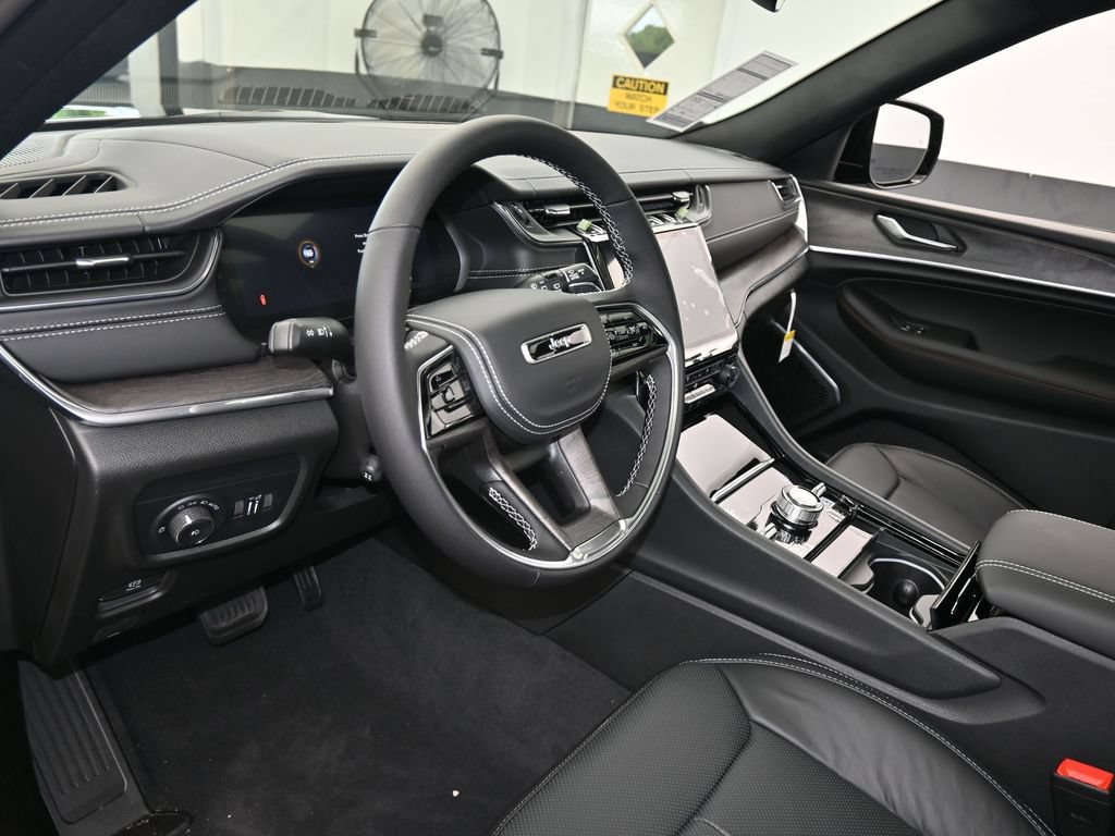 New 2025 Jeep Grand Cherokee L Overland AWD/4WD image 10
