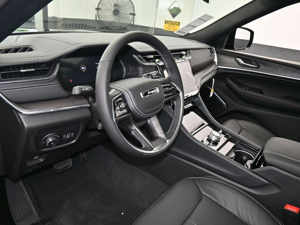New 2025 Jeep Grand Cherokee L Overland AWD/4WD image 10