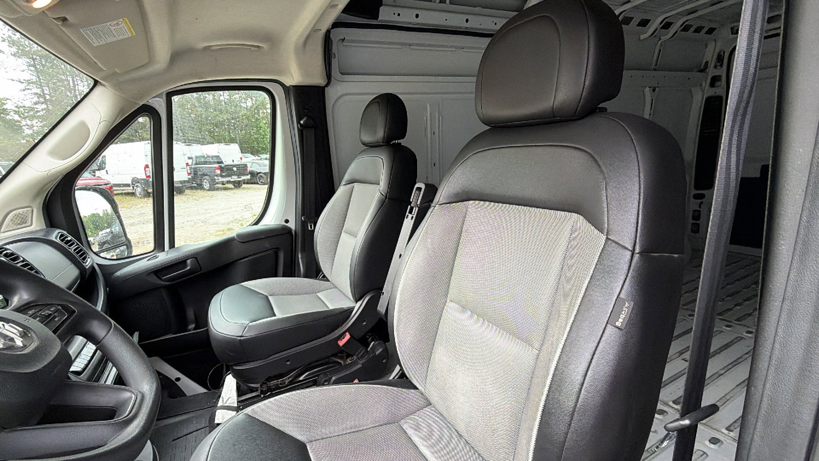Used 2024 RAM ProMaster 2500 w/ Convenience Group FWD image 18