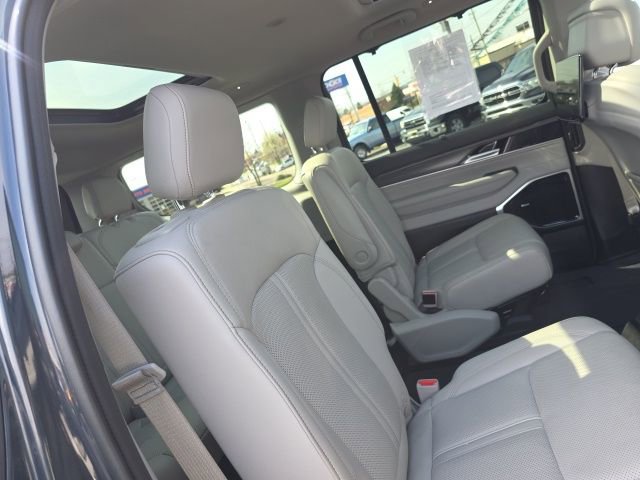 Used 2024 Jeep Wagoneer Series III w/ Premium Group I AWD/4WD image 59