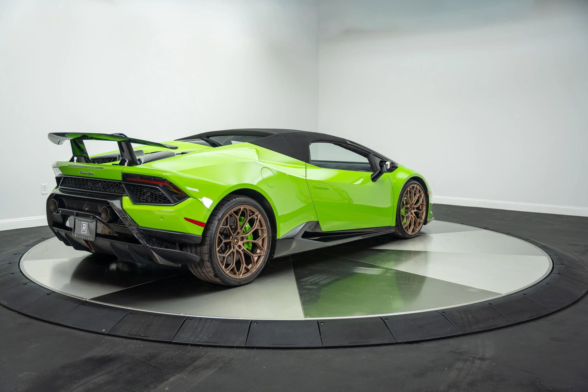 Used 2019 Lamborghini Huracan Performante image 4