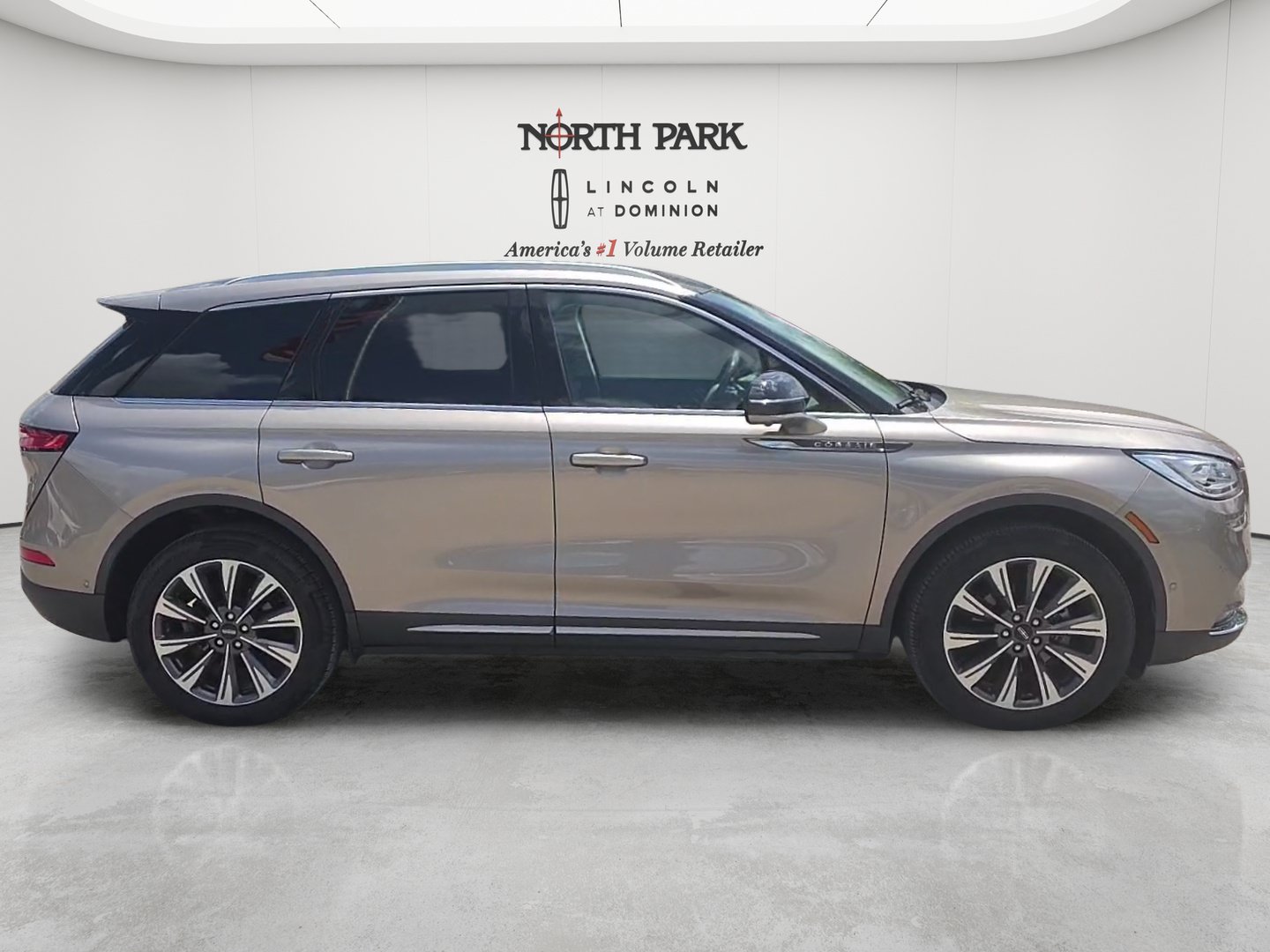 Used 2020 Lincoln Corsair Reserve w/ Equipment Group 202A AWD/4WD image 6
