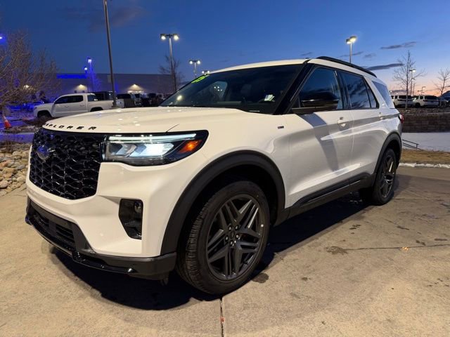 Used 2025 Ford Explorer ST-Line w/ ST-Line Street Pack video 3