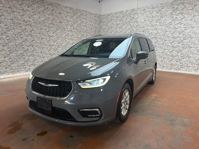 Used 2021 Chrysler Pacifica Touring-L FWD image 3