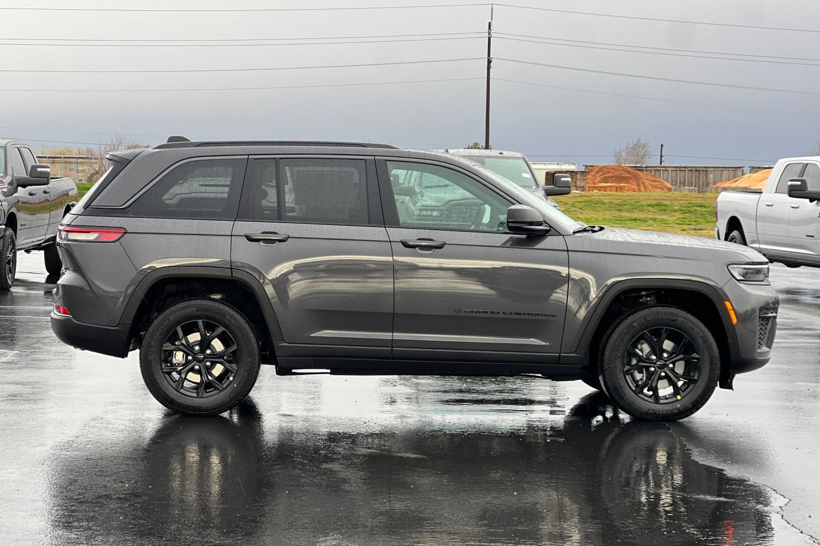 New 2026 Jeep Grand Cherokee Altitude AWD/4WD image 2