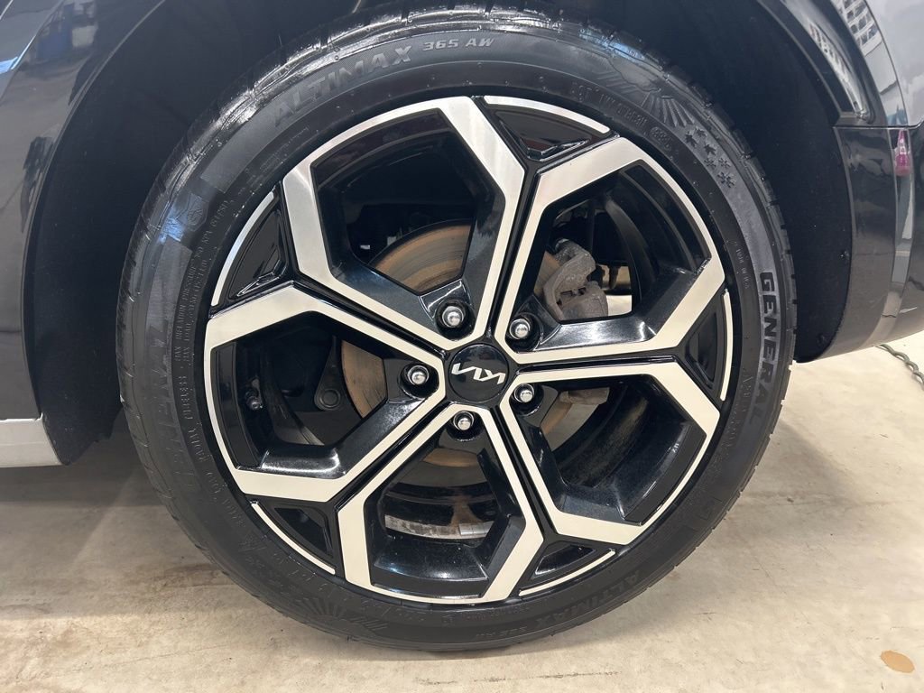 Used 2023 Kia Niro SX Touring FWD image 25