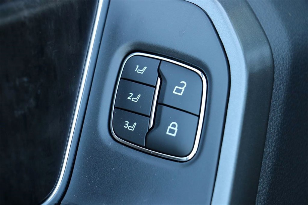 New 2026 Ford F250 Lariat w/ Black Appearance Package image 18