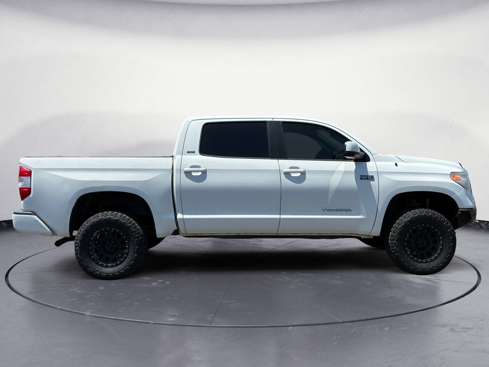 Used 2017 Toyota Tundra SR5 w/ TRD Off Road Package AWD/4WD image 6