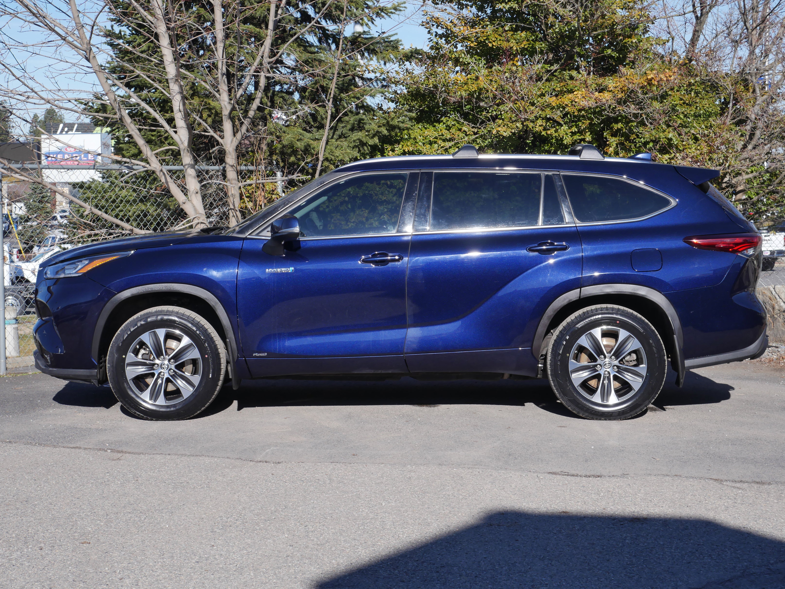 Used 2020 Toyota Highlander XLE AWD/4WD image 17