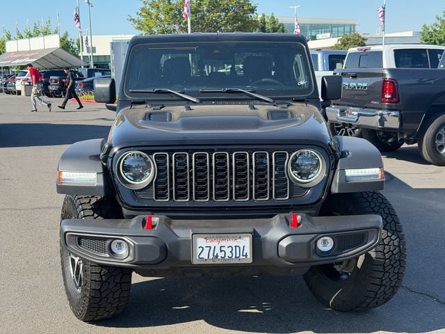 Used 2024 Jeep Gladiator Rubicon w/ Convenience Group AWD/4WD image 3