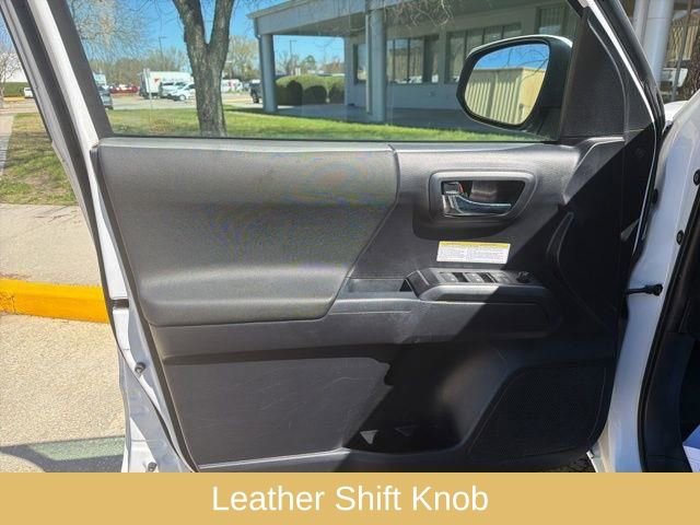 Used 2020 Toyota Tacoma TRD Off-Road w/ Technology Package image 19