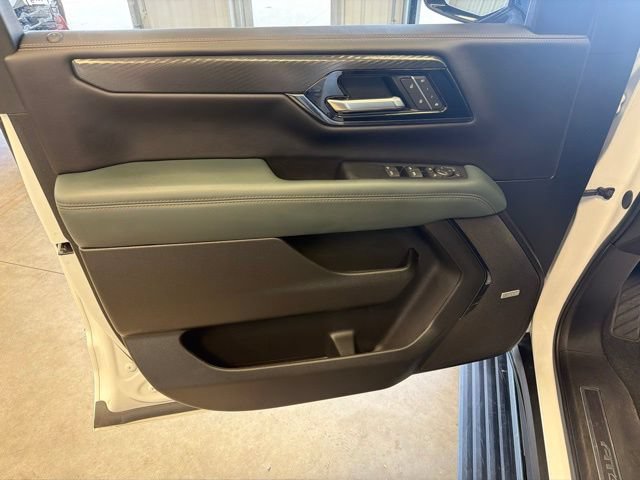 Used 2025 GMC Yukon AT4 w/ AT4 Premium Plus Package AWD/4WD image 14
