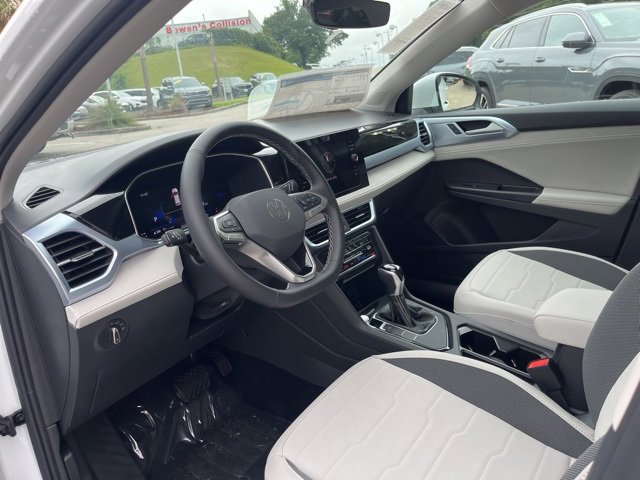 New 2025 Volkswagen Taos SE image 6