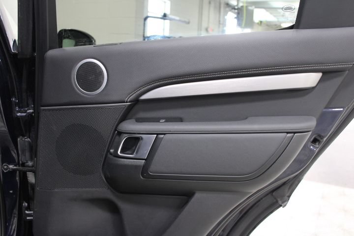 Used 2021 Land Rover Discovery S R-Dynamic AWD/4WD image 29