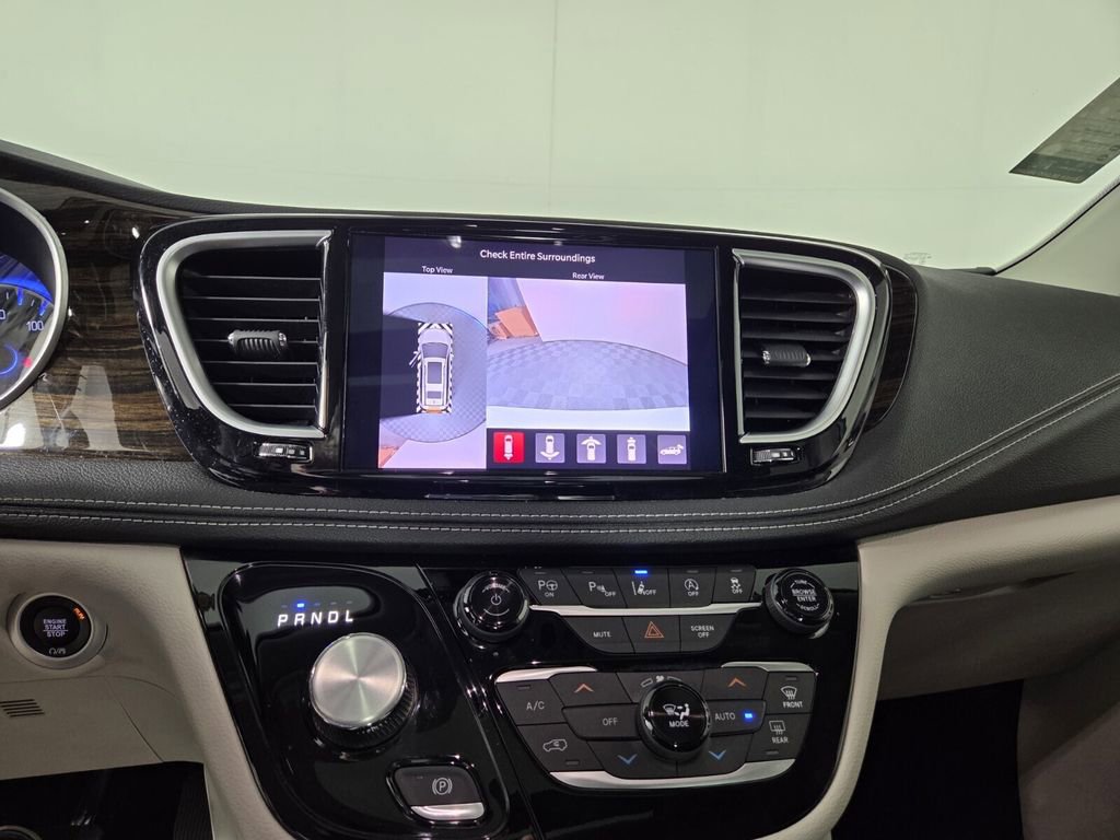 Used 2023 Chrysler Pacifica Limited w/ Uconnect Theater Family Group image 20