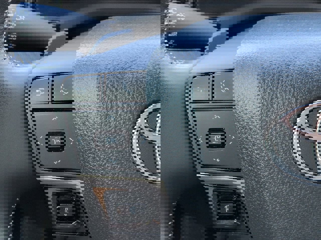 Used 2025 Toyota Camry SE FWD image 21