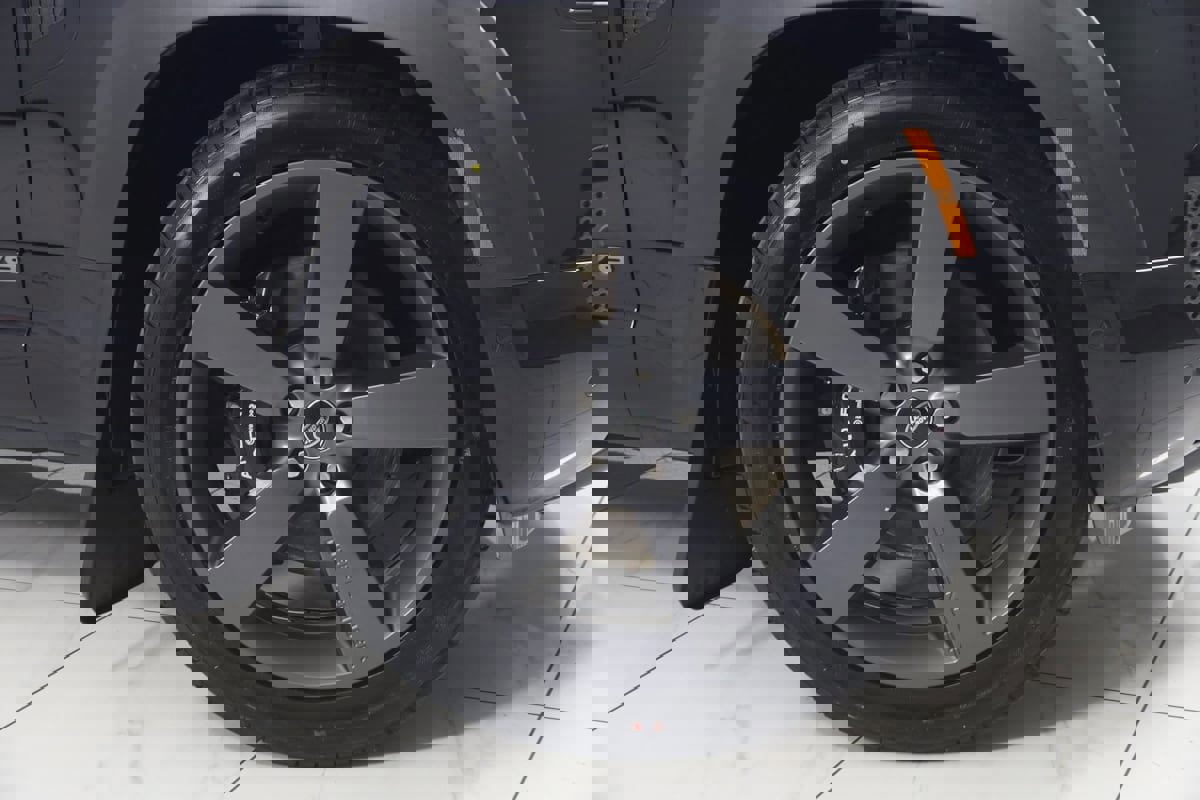 Used 2023 Land Rover Defender 110 V8 image 15