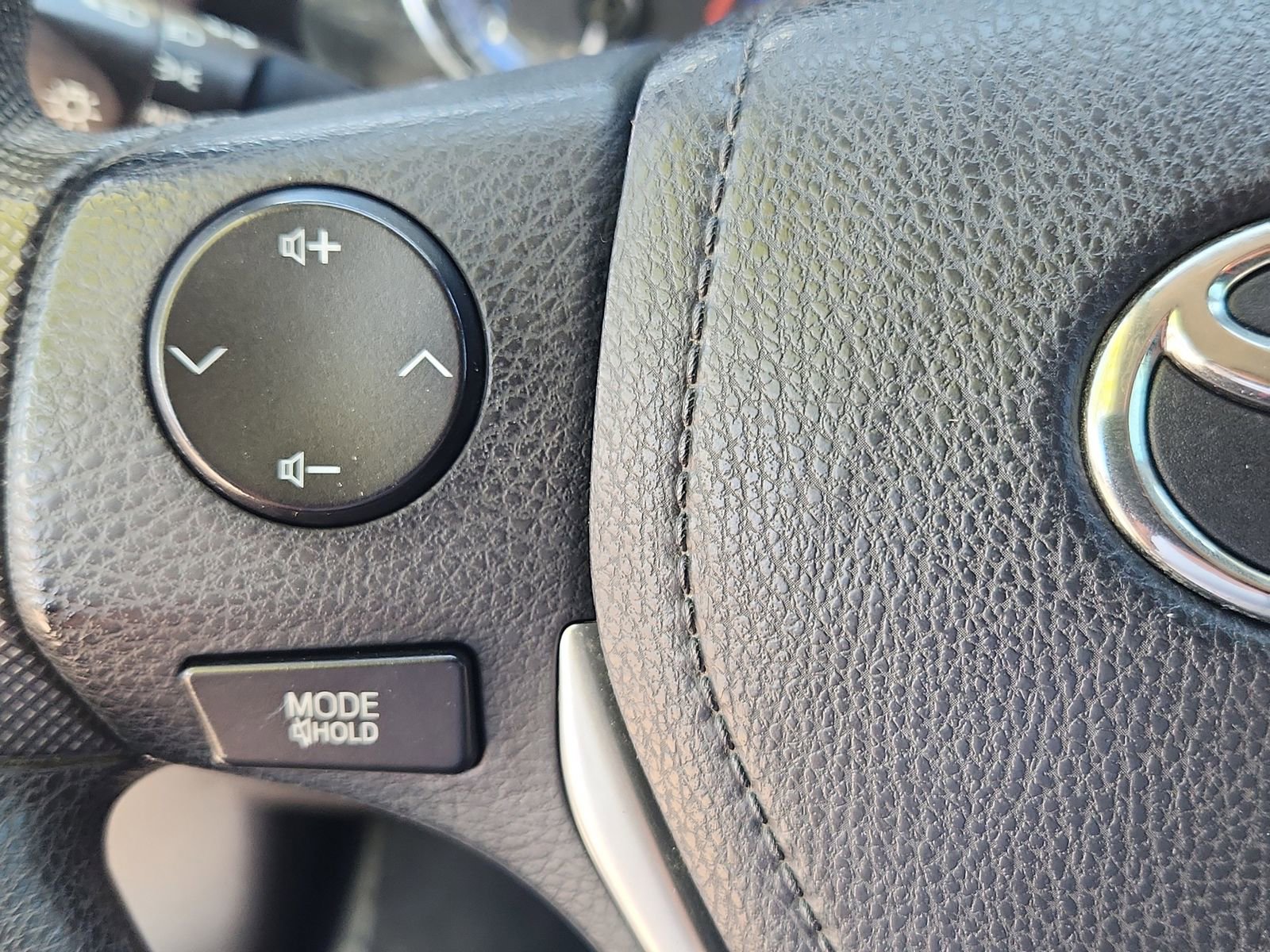 Used 2017 Toyota Corolla LE w/ Carpet Mat Package (TMS) FWD image 19