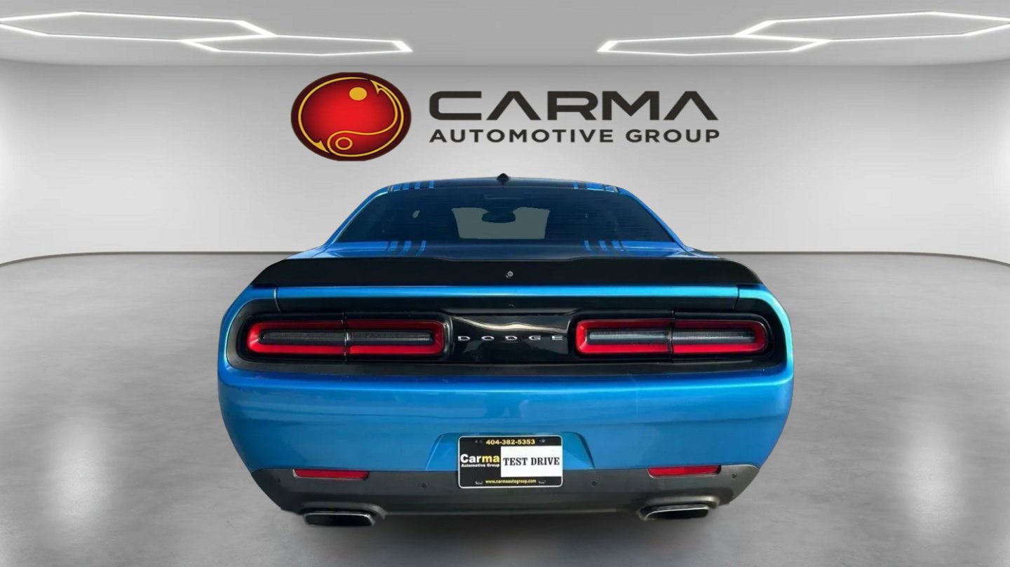 Used 2015 Dodge Challenger R/T RWD image 4