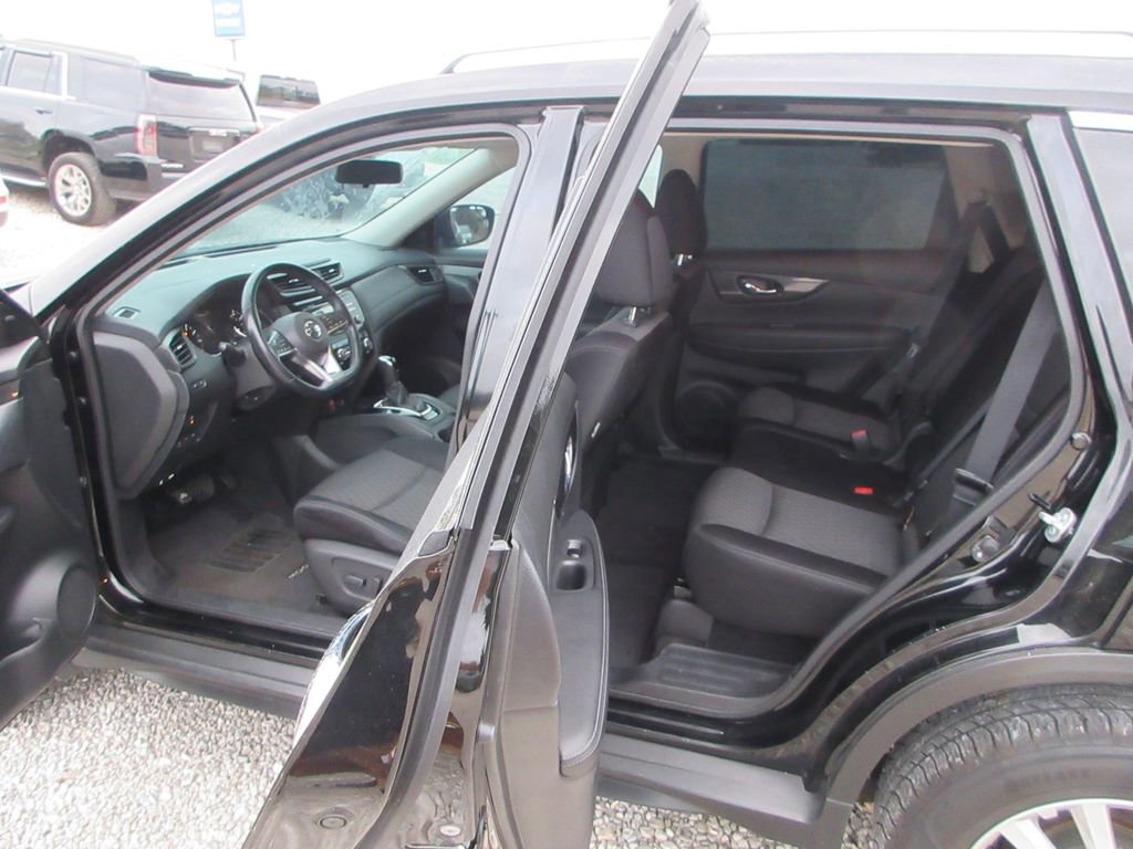 Used 2017 Nissan Rogue SV image 5