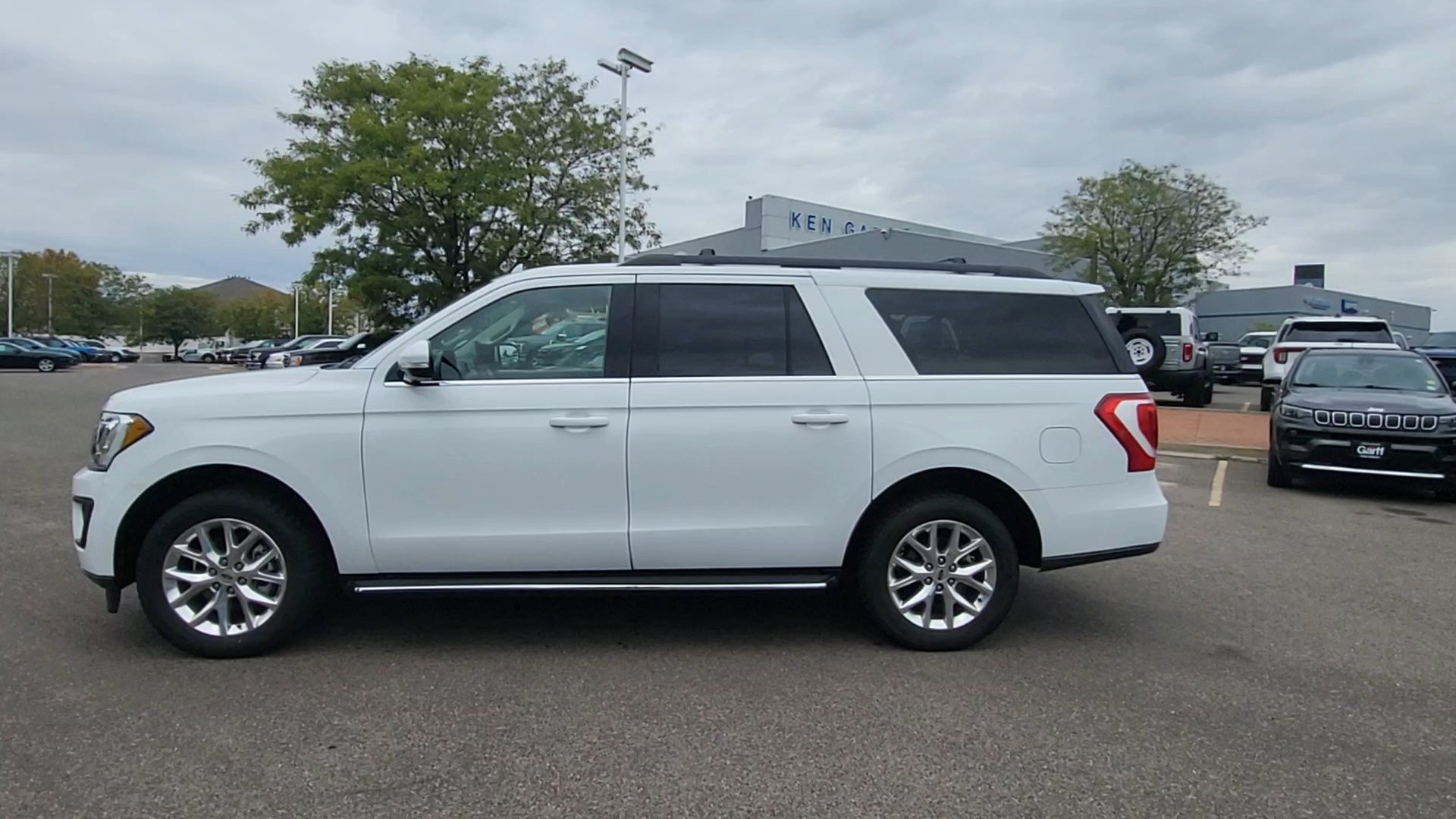 Used 2021 Ford Expedition Max XLT AWD/4WD image 3