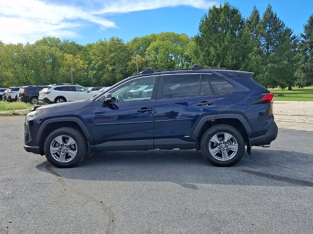 Used 2022 Toyota RAV4 XLE w/ Convenience Package AWD/4WD image 5
