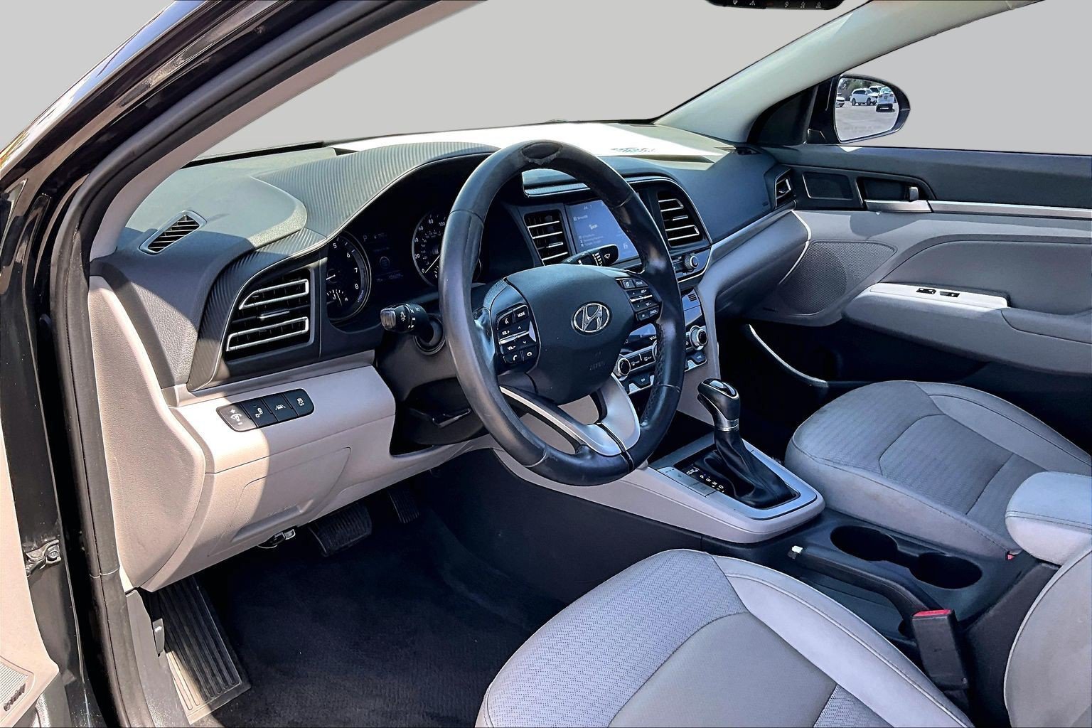 Used 2020 Hyundai Elantra Limited FWD image 12
