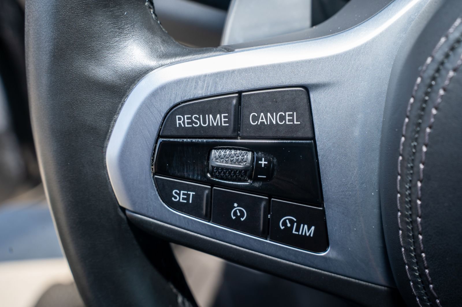 Used 2022 BMW X6 M50i w/ Executive Package image 32