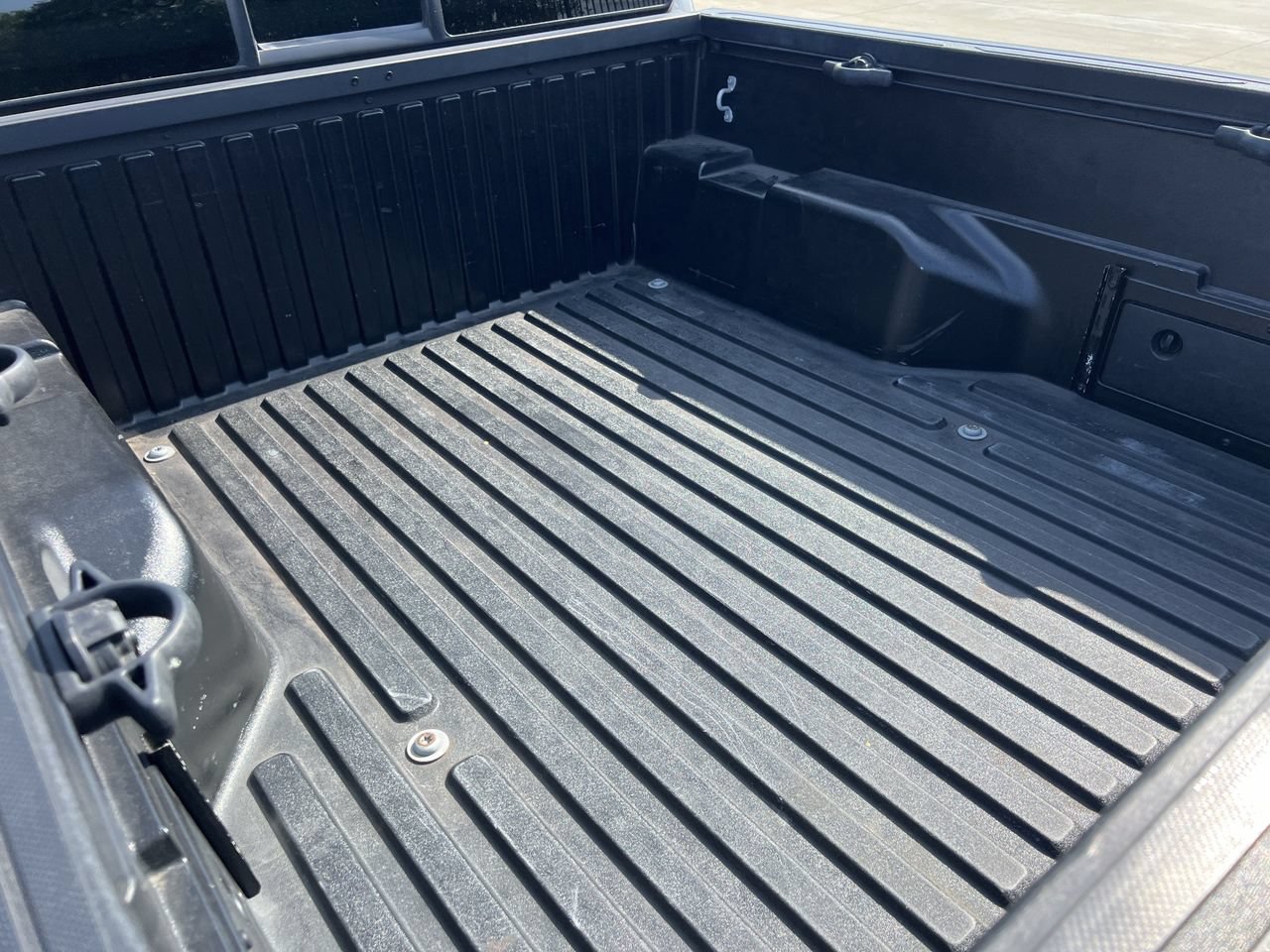 Used 2017 Toyota Tacoma SR5 w/ Tow Package RWD image 9