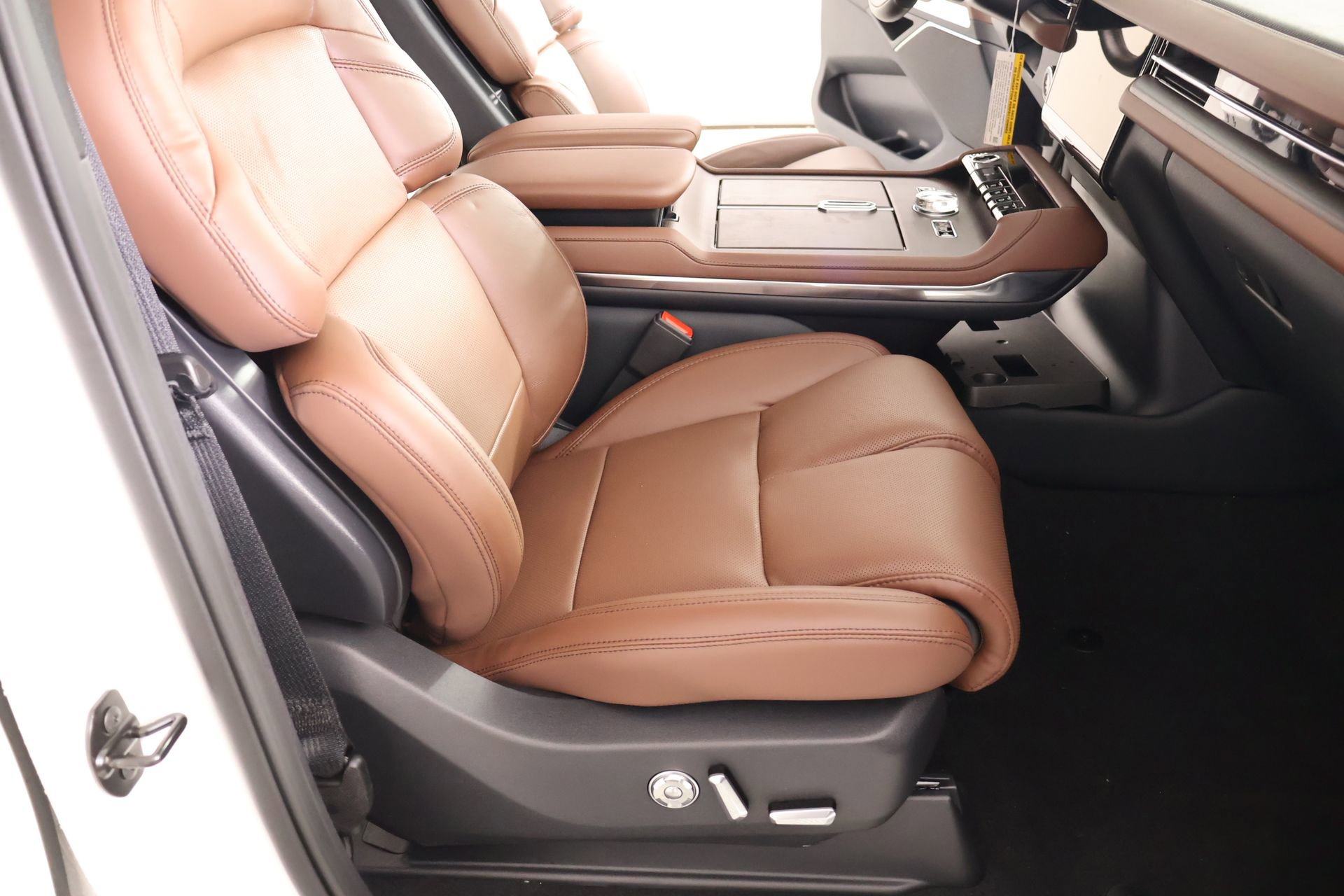 New 2026 Lincoln Navigator L Reserve AWD/4WD image 15