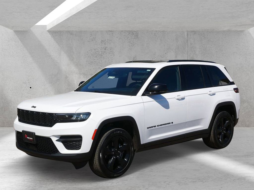 Used 2023 Jeep Grand Cherokee Altitude AWD/4WD image 6