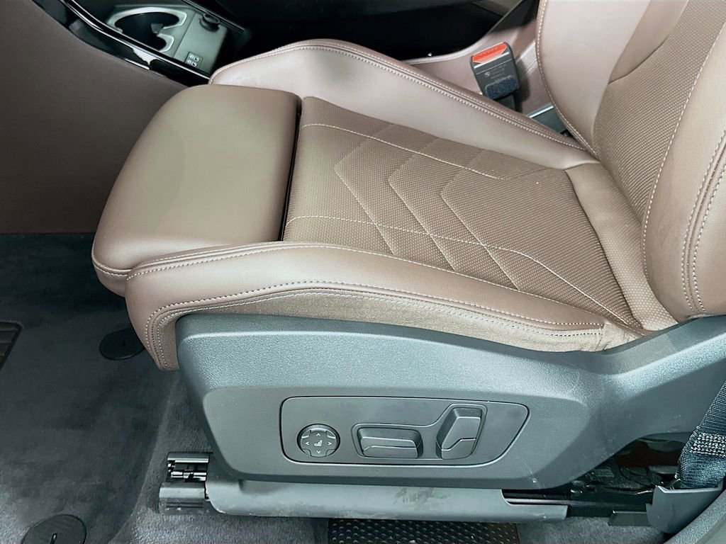 Used 2025 BMW X1 xDrive28i w/ Premium Package image 19